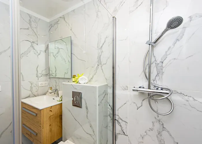 Guyau Ii - Somptueux 2pieces-carre D'or Menton-plage 1 Minute *