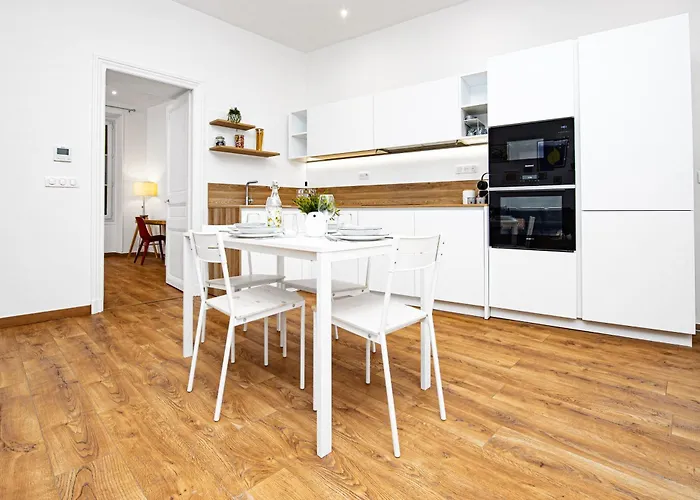 Guyau Ii - Somptueux 2pieces-carre D'or Menton-plage 1 Minute Apartamento *